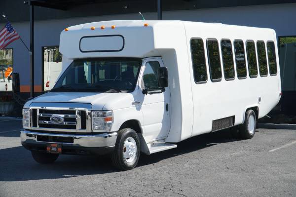 2019 FORD E450 BUS 21 ASIENTOS - UN SOLO DUEÑO - $18,993 (Kennesaw)63621191196929120