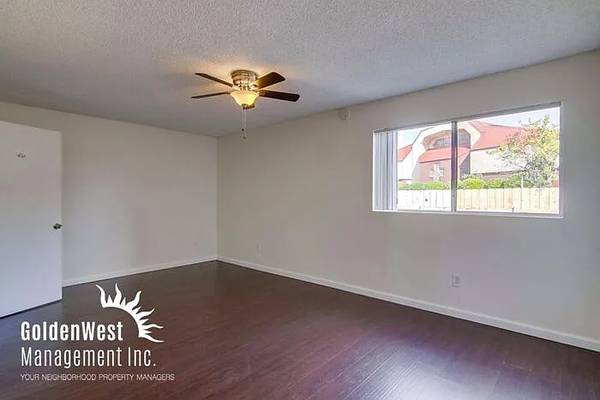 $1,225 / 3br - Master room with a large walk-in closet private bathroom (Clairemont Mesa)63819259350275121