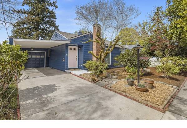 $2,315 / 2br - 985ft2 - Carport & tandem 2 car attached garage w/ storage closets (Milwaukie)63831398284547122