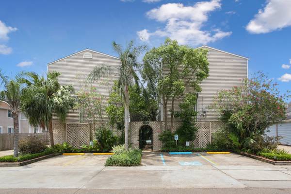 $960 / 1br - 550ft2 - 1 bedroom in walking distance to all Bucktown has to offer! (Metairie)63792146054019120