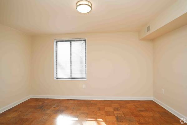 $1,722 / 650ft2 - Ceiling Fans, Kitchen, Range (5309 Riverdale Rd, Riverdale Park, MD)63821951008129124