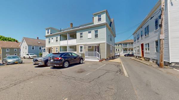 $2,795 / 3br - Salem 3 Bed/1 Bath Renovated Apartment | Downtown Salem63655383546243122
