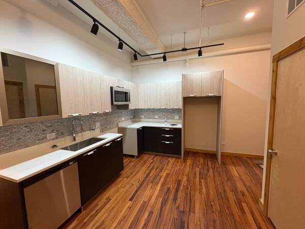 $2,350 / 1br - Kenwood/ Hyde Park -- 1 DORMITORIO 1 BAÑO   DEPARTAMENTO NUEVO (Kenwood/. Hyde Park)63781351075713123