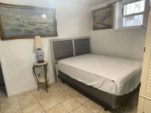 $1,400 small self contained studio (Brooklyn)63874740572547124
