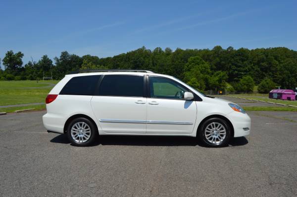 2009 Toyota SIENNA LIMITED DVD - $8,999 (MANASSAS)63618597236609123