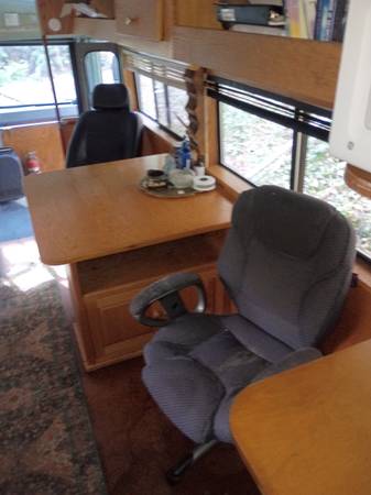 $600 / 1br - 250ft2 - Converted school bus - off grid (Bellingham)63935190792835124