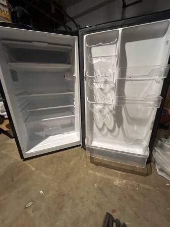 Spare or pantry fridge 1