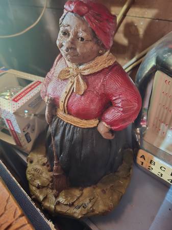 Vintage tom clark Hattie figurine 1