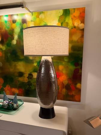 Large ceramic lamp with metallic finish 1