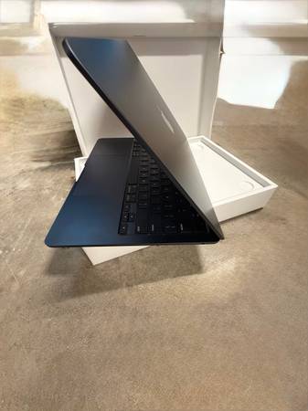 Macbook air M3 13 inch 1