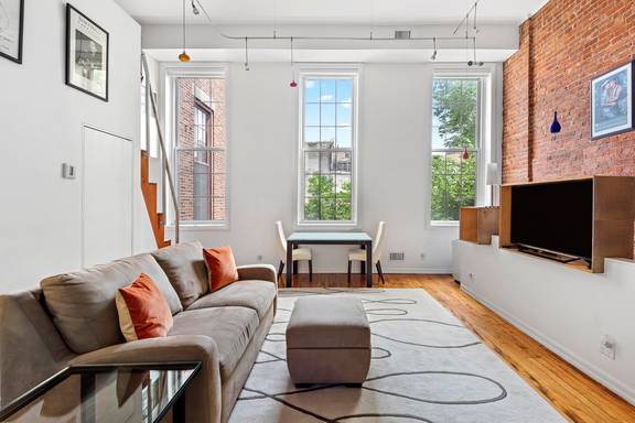 Breathtaking TRIPLEX Lofty in Feel, Prime Location, 14' Ceilings 1