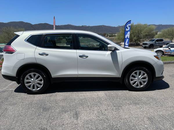 2014 Nissan Rogue S suv Moonlight White - $7,987 (28046 Del Rio Rd Ste Abr)63435874204547123