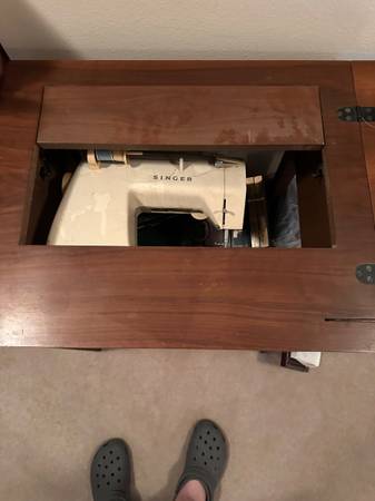 Singer Touch Tronic 2001 Memory, (2) Speed Sewing Machine and Table 1