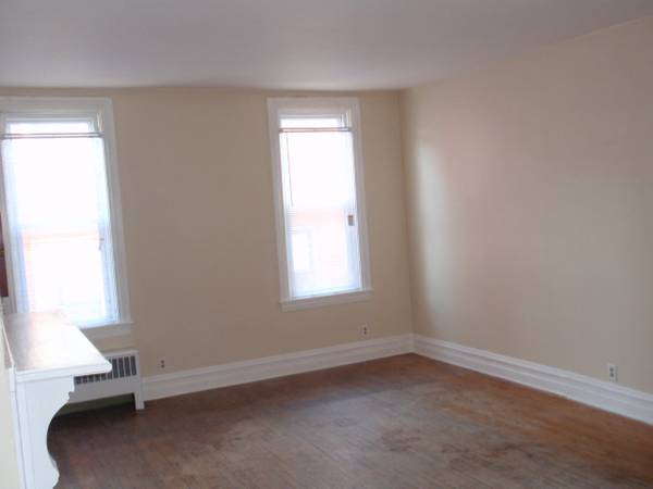 $1,795 / 2br - 1st FLOOR, Huge Rooms, Hardwood Floors, 9’ Ceilings (Bethlehem)64010161431041123