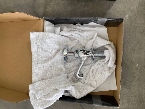 SINGLE HANDLE BATHROOM FAUCET 1