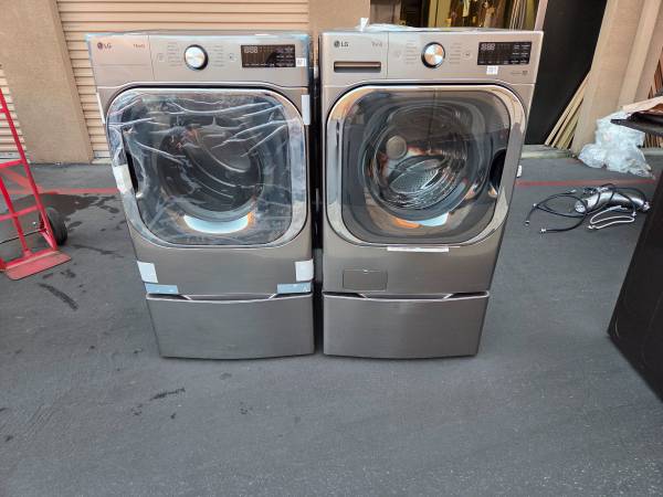 LG thinQ front load washer and gas dryer 29 inchs 1