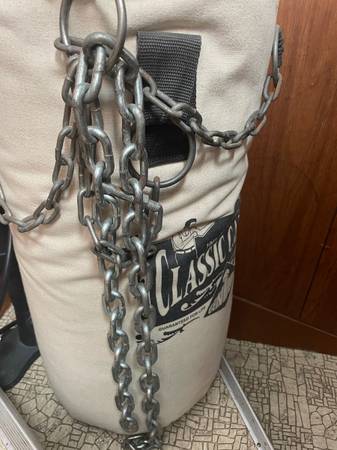 Hevy bag in door used only,call/text to purchase 1