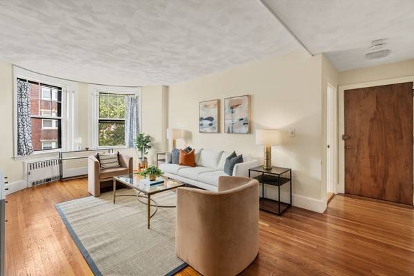 $2,700 / 1br - 670ft2 - Coolidge Corner w/ Parking & Laundry – Available Now (Brookline)64213547842051120