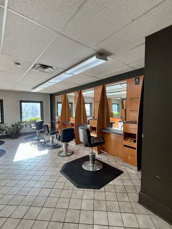 $1,950 / 4br - 2142ft2 - Hair salon for rent! 2000sq ft, fully equiped with 8 stations (West seneca)63925204898819120