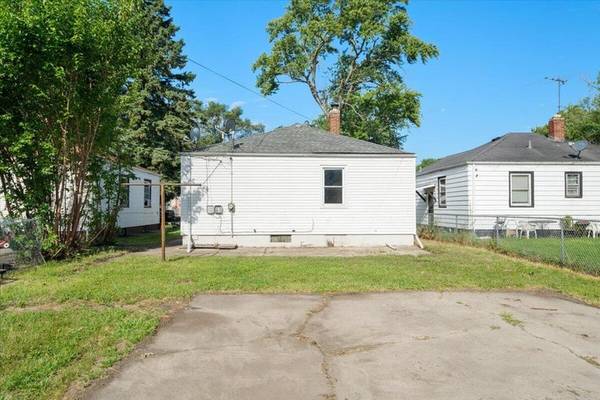 $1 / 3br - 975ft2 - File 5043  Move in ready 3 bedroom with full unfinished basement (Gary)64041648152451122