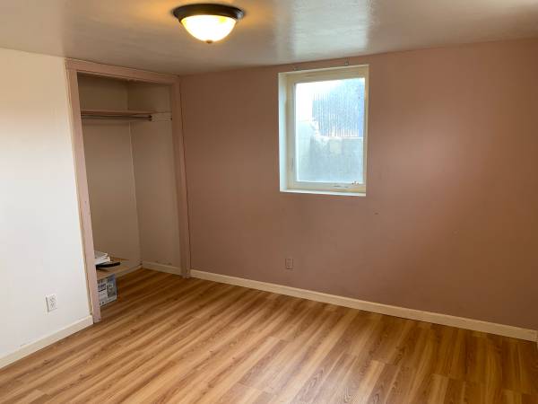 $590 / 4br - 118ft2 - Quiet room at basement unit next to College (Wenatchee)63690701560323120