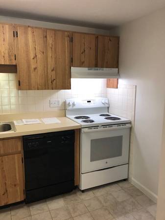 $1,819 / 1br - 705ft2 - FOXBORO Oak Kitch/cpt., H/HW. Cul-de-sac, Near 106/140/95/495/Shops (Foxboro)63699373643011124