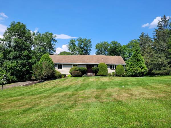 $725,000 / 3br - 3626ft2 - Spacious, over 3,600 sf Home set on 2.40 acres on peaceful Cul-de-Sac! (New Fairfield)63945361033347120