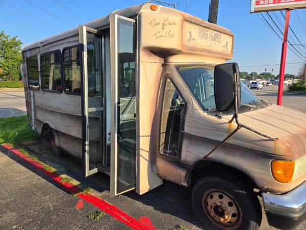 2004 FORD ECONOLINE BUS - $1,500 (LEXINGTON)63625001509889121