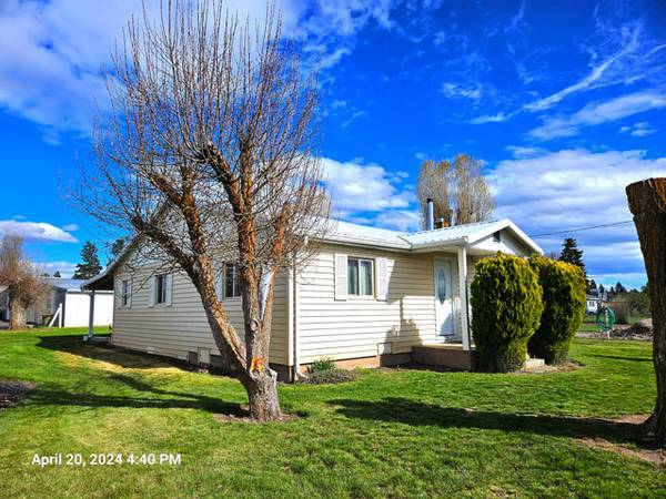 Spacious Multi-Lot Property with Garages MLS 220175387 1