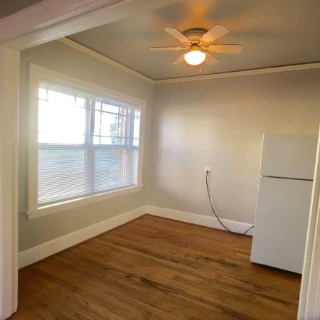 $1,445 / 1br - Large 1-Bedroom on Belmont! Hardwoods, Bike Parking, & Pet Friendly! (Portland)63831327537153124