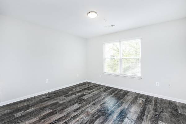 $2,176 / 2br - 1001ft2 - Techos abovedados, persianas verticales, microondas (20300 River Ridge Terrace, Ashburn, VA)64040029356673122