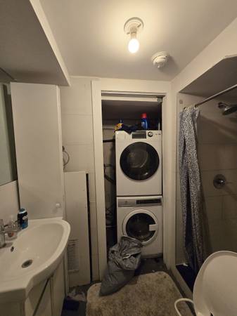 $1,000 / 6br - Greenpoint room available now (Brooklyn)64033291916034123