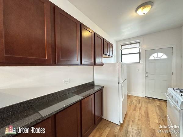 $1,795 / 1br - 700ft2 - $300 OFF FIRST MONTH'S RENT! Classy 1 Bedroom, 1 Bath in Wrigleyville (Wrigleyville)64041476107650124
