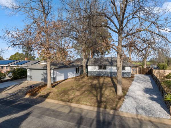 $437,500 / 3br - 1868ft2 - 7045 Hermosa Way, Redding, CA 96002 - Wooded Acres Renovated Home! (Redding)63972531403907120