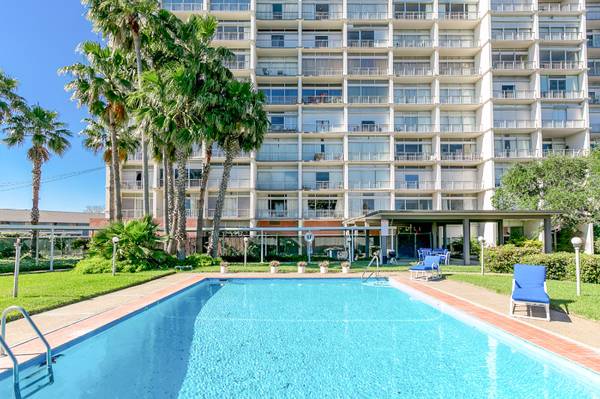 $1600.00 / 1br - 754ft2 - 4600 Ocean Dr Condo-Utilites & Wifi Paid64036537851009120