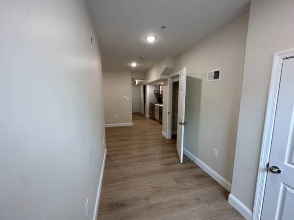 $1025.00 / 1br - 40th St Studio Near Upenn, Drexel and Hospital64046036311809124