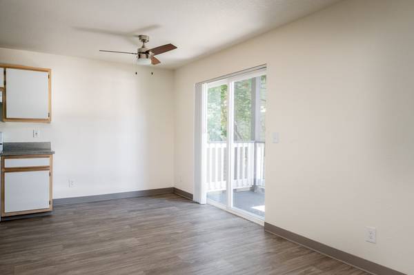$1,595 / 2br - 1025ft2 - Top floor beauty ready soon! (Tigard)63777227672707121