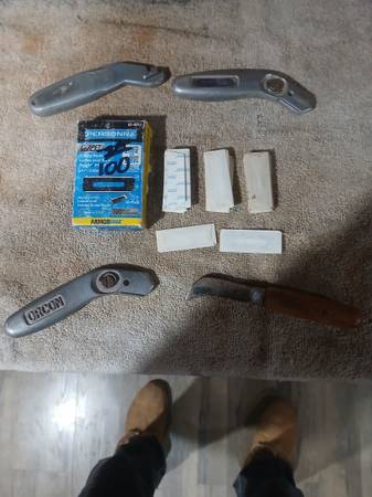 132 Blades & 4 Carpet Knifes 1