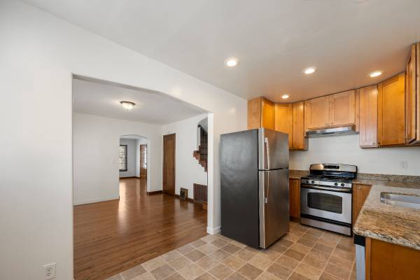 $4,242 / 2br - Two-Story 2 Bedroom 2 Bathroom w/Fireplace, Garage +Own Washer/Dryer (berkeley north / hills)63928408178818120