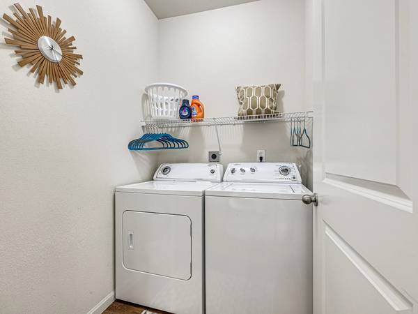 $1,105 / 1br - 821ft2 - 1/BD, Wooded Views Available, 9' Ceilings63806193572483124