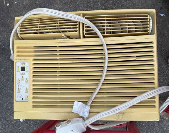 Non Working Frigidaire Window Air Conditioner For Scrap 1
