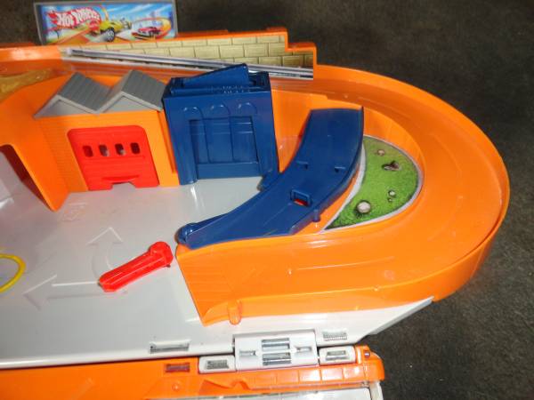 TALLER DE REPARACIONES VINTAGE HOT WHEELS - $20 (INDIANAPOLIS)63470656817025122