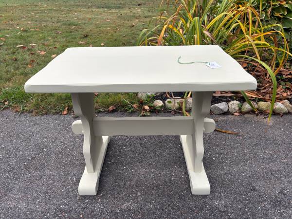 Little bench/ coffee table 1