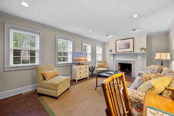 $5200.00 / 2br - 2000ft2 - Carriage House at the Thomas Doughty House64016105740931122