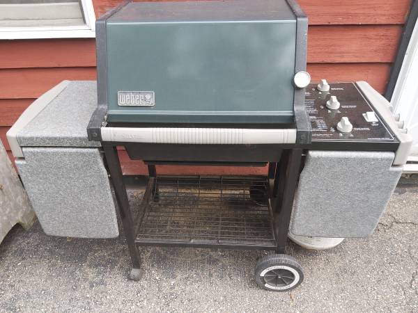 Weber Gas Grill Genesis Silver 3 burner W/ 2 side tables VG cond 1