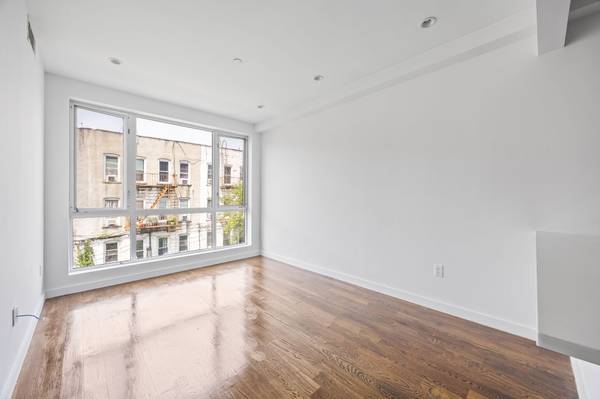 $465,000 / 1br - 569ft2 - IN CONTRACT! Sunny & Stylish 1-BR Condo in the Heart of Bushwick! (Bushwick)64033635680387121