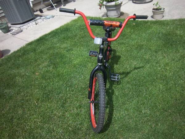Huffy 20" estilo BMX - $25 (New Berlin)63470465359619121