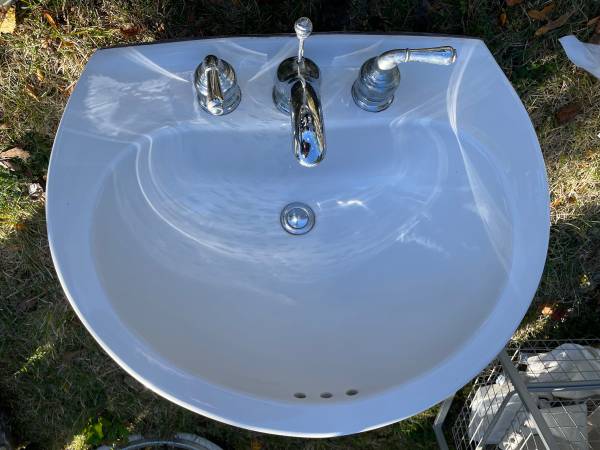 Mansfield bathroom 3 piece faucet set with sink 1