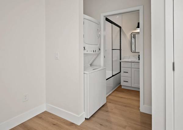 $2,695 / 2br - Stainless Appliances - Incl WD - Close To Restaurants, Shops & More (San Diego)63998601699587123