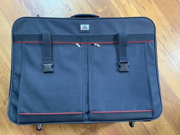 AMERICAN AIRLINES OFFICIAL CREW SUITCASE-FULL SIZE-WHEELS-LIKE NEW 1